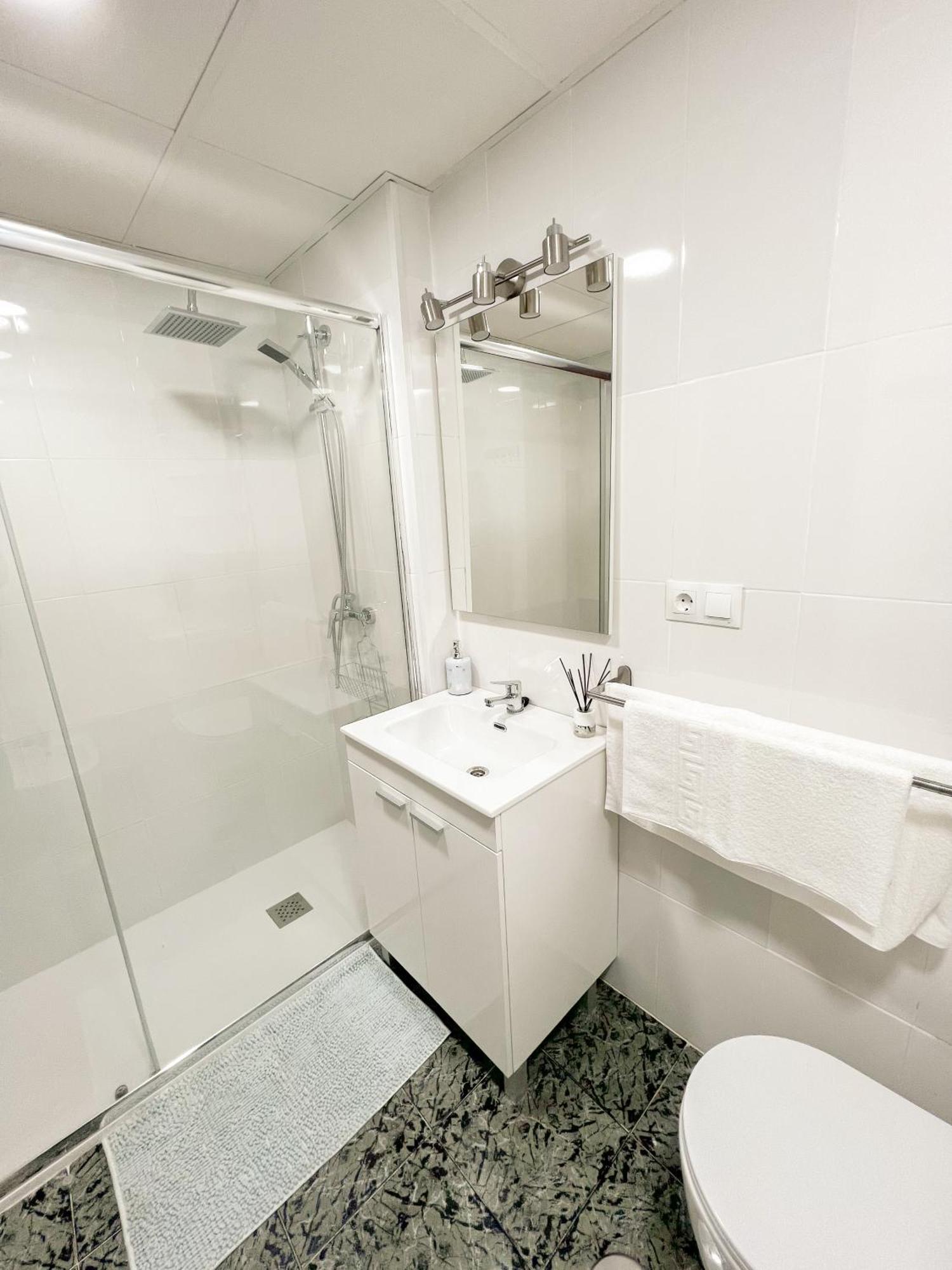 Cozy And Bright Flat With Pool Appartement Torremolinos Buitenkant foto